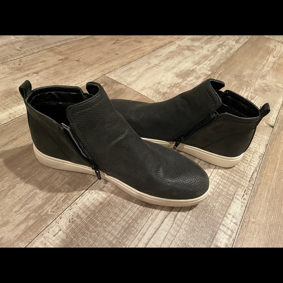 Women’s True Craft Black Ankle Zip Sneakers - Picture 5 of 14